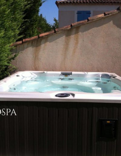 Réalisation OdeSpa : spa Jacuzzi® J-235 à Aix-en-Provence (13)