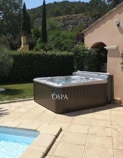 Réalisation OdeSpa : spa Jacuzzi® J-235 à Avignon (84)