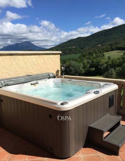 Réalisation OdeSpa : spa Jacuzzi® J-235 à Chorges (05)