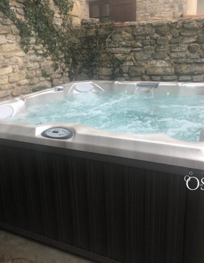 Réalisation OdeSpa : spa Jacuzzi® J-235 à Pertuis dans le Luberon (84)