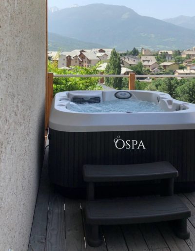 Réalisation OdeSpa : spa Jacuzzi® J-315 à Embrun (05)