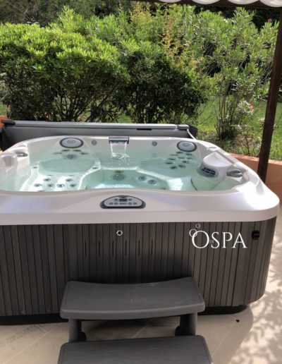 Réalisation OdeSpa : spa Jacuzzi® J-335 à Aix-en-Provence (13)