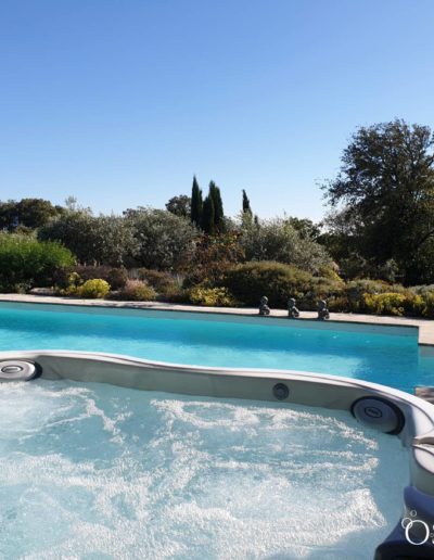 Réalisation OdeSpa : spa Jacuzzi® J-335 à Gordes dans le Luberon (84)