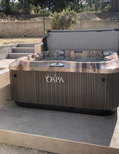 Réalisation OdeSpa : spa Jacuzzi® J-335 à St-Martin-de-la-Brasque dans le Luberon (84)