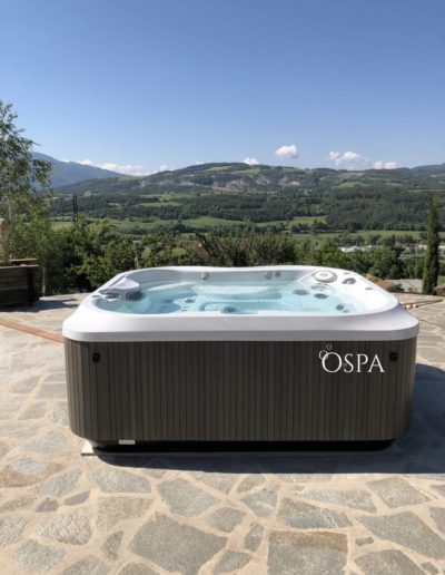 Réalisation OdeSpa : spa Jacuzzi® J-355 à La Bâtie-Neuve (05)