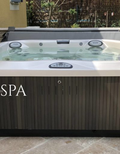 Réalisation OdeSpa : spa Jacuzzi® J-355 à Pertuis (84)