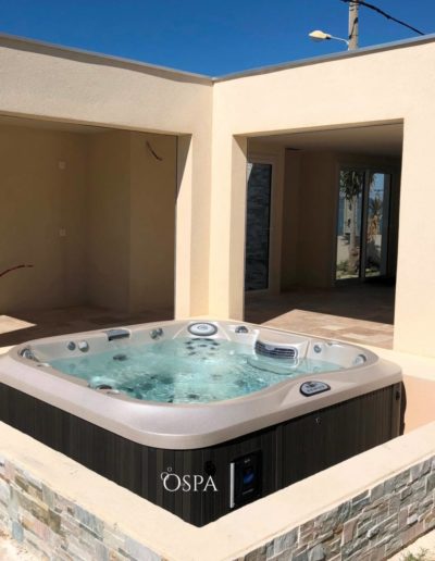 Réalisation OdeSpa : spa Jacuzzi® J-365 à Châteauneuf-les-Martigues (13)