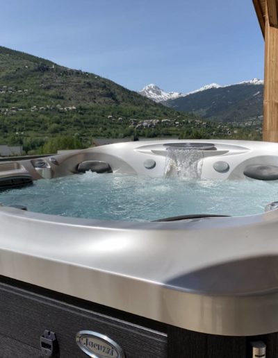 Réalisation OdeSpa : spa Jacuzzi® J-475 à Briançon (05)