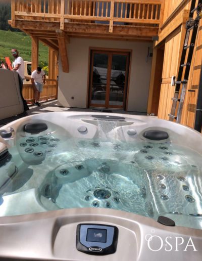 Réalisation OdeSpa : spa Jacuzzi® J-475 dans les Hautes-Alpes à Montgenèvre (05)