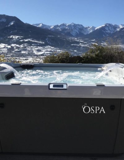 Réalisation OdeSpa : spa Jacuzzi® J-575 à Embrun (05)