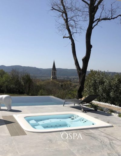 Réalisation OdeSpa : spa Jacuzzi® Virtus dans le Luberon (84)